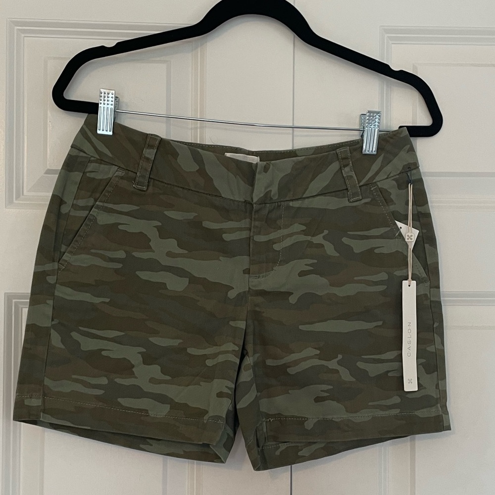 NWT Caslon camo shorts